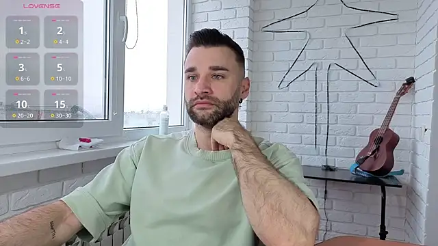 Snapshot of DaddySlava chatting on June 3, 5:10 am DaddySlava online show from June 3, 5:10 am