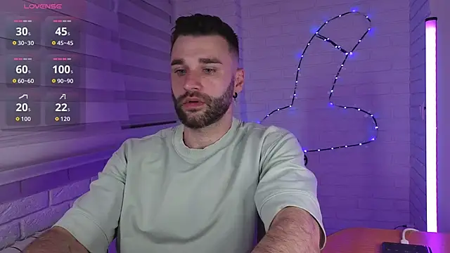 Snapshot of DaddySlava chatting on June 21, 6:54 pm DaddySlava online show from June 21, 6:54 pm