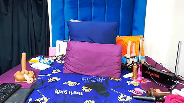 Snapshot of Freakyslut-39 chatting on June 10, 1:32 pm Freakyslut-39 online show from June 10, 1:32 pm