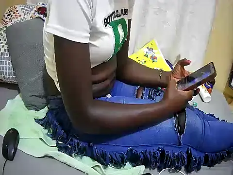 Snapshot of Hotbunny44 chatting on April 3, 7:12 pm Hotbunny44 online show from April 3, 7:12 pm