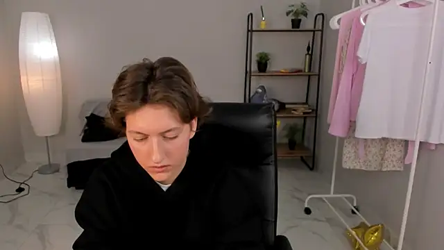 Snapshot of Klare_Jinn chatting on April 4, 1:19 pm Klare Jinn online show from April 4, 1:19 pm