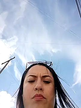 Snapshot of Lesli_26 chatting on April 2, 9:01 pm Lesli 26 online show from April 2, 9:01 pm