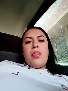 Snapshot of Lesli_26 chatting on April 4, 2:03 pm Lesli 26 online show from April 4, 2:03 pm