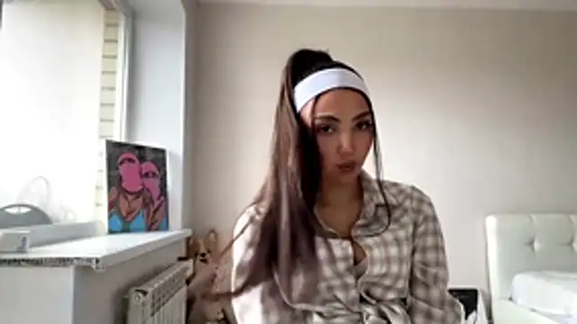 AlvinaMair online show from April 27, 7:06 am