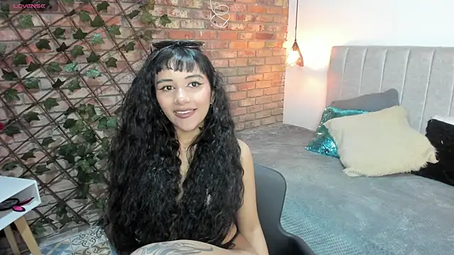 Hanna Clark   online show from April 27, 12:36 pm
