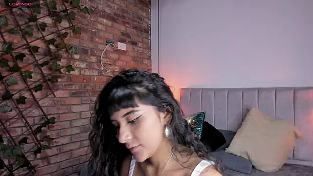 Hanna Clark   online show from May 4, 12:12 pm
