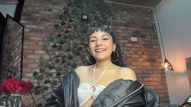 Hanna Clark   online show from May 15, 2:46 pm