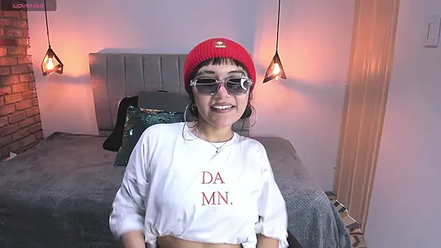 Hanna Clark   online show from May 22, 2:44 pm