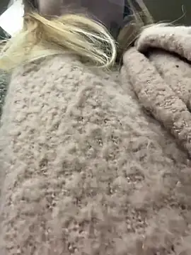 Snapshot of Cute_Mia69 chatting on April 8, 3:45 pm Cute Mia69 online show from April 8, 3:45 pm