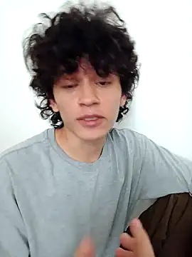 Snapshot of normalboy16 chatting on April 1, 6:27 pm normalboy16 online show from April 1, 6:27 pm