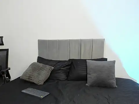 Snapshot of Pamela__83 chatting on April 2, 8:06 pm Pamela 83 online show from April 2, 8:06 pm