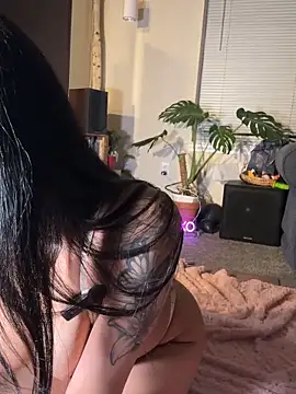 Snapshot of alexisbae888 chatting on April 14, 4:18 am alexisbae888 online show from April 14, 4:18 am