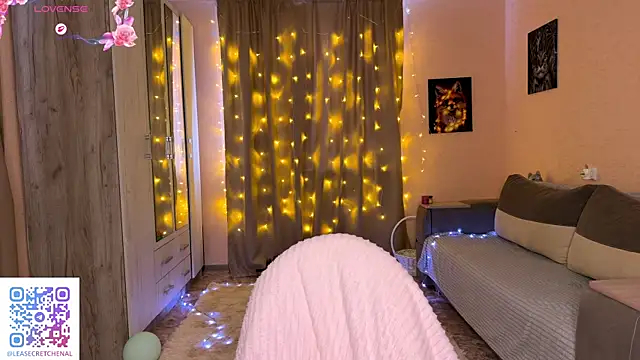 PlayfulLea online show from June 9, 3:01 pm