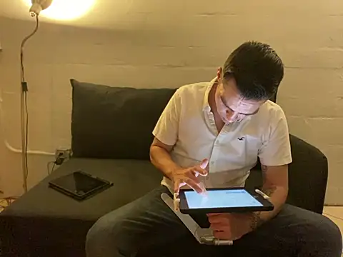 Snapshot of inkeddoll chatting on April 4, 2:54 am inkeddoll online show from April 4, 2:54 am