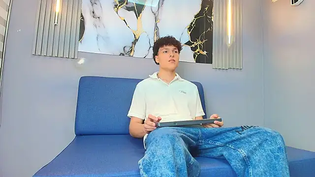 GOMEZZ 07 online show from April 6, 8:10 pm