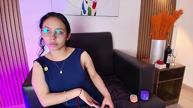 DaphneValucci online show from May 1, 8:46 pm