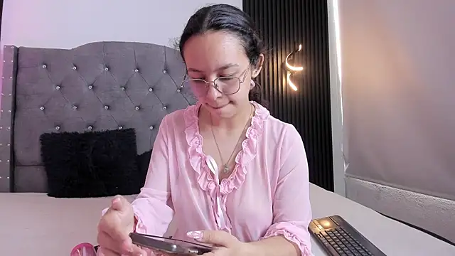 DaphneValucci online show from May 8, 8:14 pm