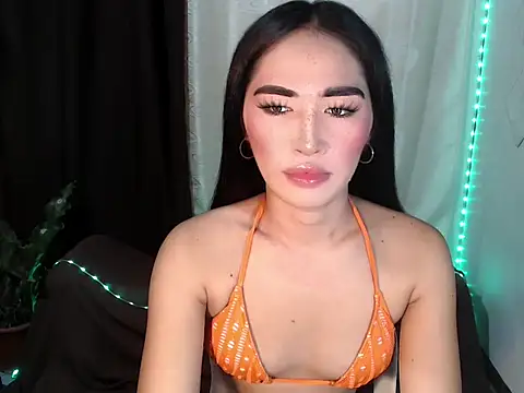 Snapshot of urasiankylie chatting on June 8, 5:35 pm urasiankylie online show from June 8, 5:35 pm