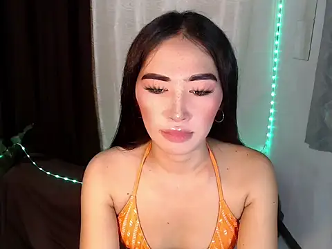 Snapshot of urasiankylie chatting on June 21, 7:22 am urasiankylie online show from June 21, 7:22 am