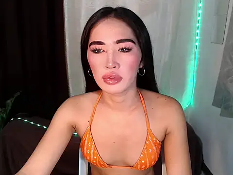 Snapshot of urasiankylie chatting on June 24, 6:07 pm urasiankylie online show from June 24, 6:07 pm