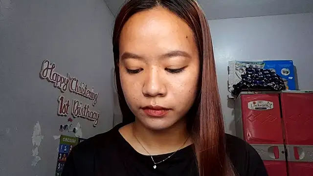 Snapshot of KrisKeep chatting on April 6, 7:42 am KrisKeep online show from April 6, 7:42 am