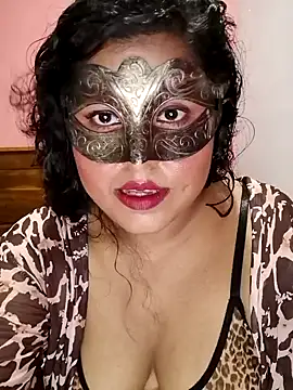 Maskedcurves online show from June 6, 2:11 pm