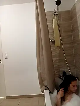 Snapshot of Lolaa92i chatting on April 5, 3:42 pm Lolaa92i online show from April 5, 3:42 pm