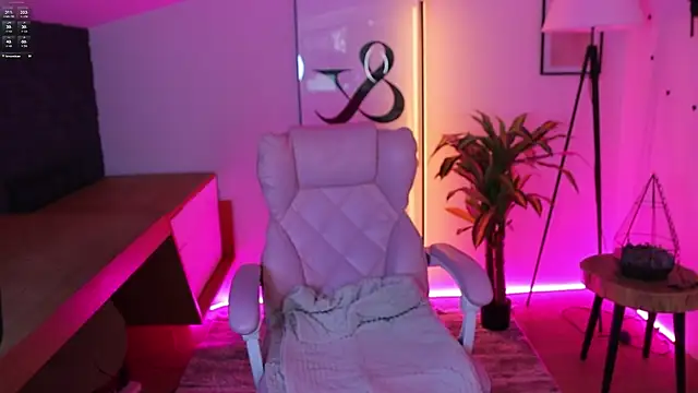 Liil Peach online show from May 18, 8:14 pm