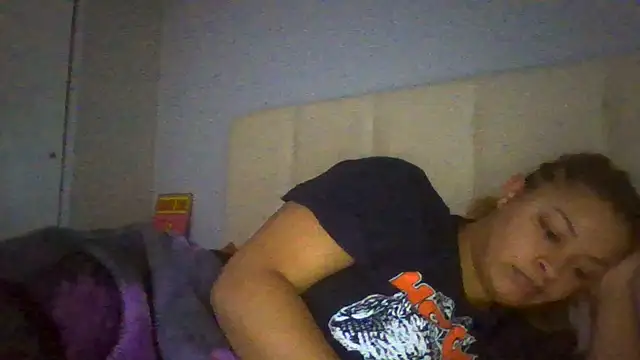 madzbailey online show from May 18, 5:19 pm