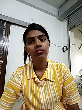 Snapshot of your_darling577 chatting on April 4, 8:23 am your darling577 online show from April 4, 8:23 am