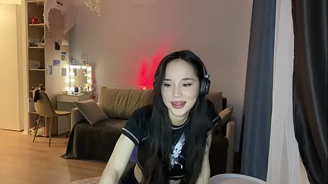 Elizabetswan online show from May 9, 9:20 pm