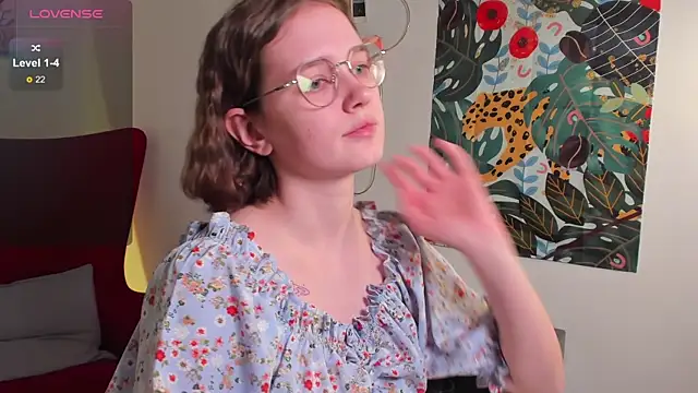 Snapshot of Mia_Moone chatting on April 4, 2:47 pm Mia Moone online show from April 4, 2:47 pm