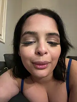 MiaKittyx0 online show from April 23, 1:51 am