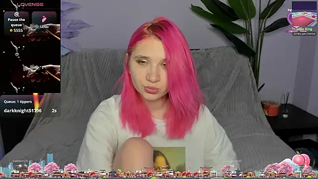 Snapshot of Kitty_Blondie chatting on April 16, 9:39 pm Kitty Blondie online show from April 16, 9:39 pm