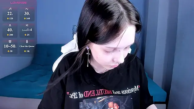 Snapshot of SugarBunny18 chatting on June 27, 7:24 am SugarBunny18 online show from June 27, 7:24 am