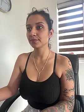 Isabella varella- online show from April 28, 1:16 pm