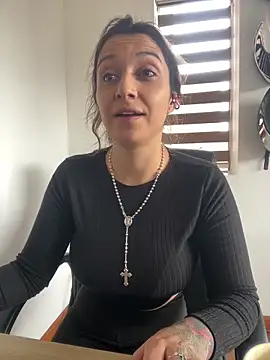 Isabella varella- online show from May 11, 1:39 pm