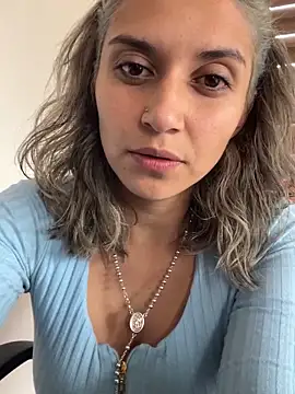 Isabella varella- online show from May 21, 3:08 pm