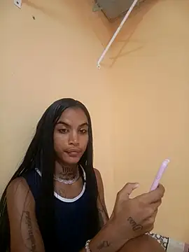 Snapshot of La_ReynaZendeya chatting on April 2, 11:57 pm La ReynaZendeya online show from April 2, 11:57 pm