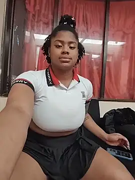 Snapshot of luna_coca chatting on April 6, 4:52 pm luna coca online show from April 6, 4:52 pm