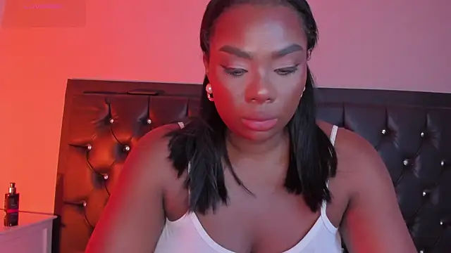 hugeboobs-ebony online show from May 19, 11:11 pm