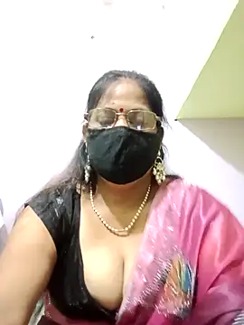 Snapshot of SEEMA_012 chatting on May 16, 4:42 am SEEMA 012 online show from May 16, 4:42 am