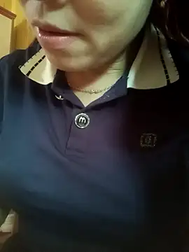 Snapshot of -Luni- chatting on April 6, 2:31 am -Luni- online show from April 6, 2:31 am