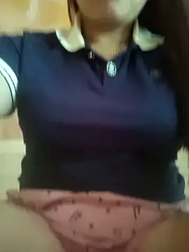 Snapshot of -Luni- chatting on April 6, 7:09 am -Luni- online show from April 6, 7:09 am