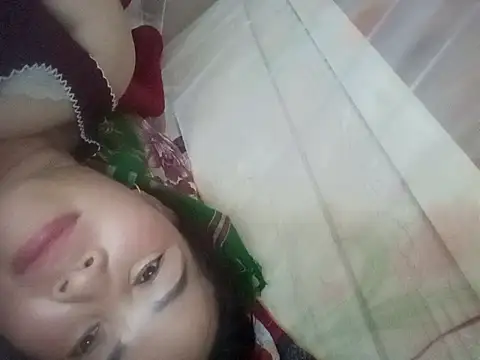 Snapshot of -Luni- chatting on May 11, 4:15 pm -Luni- online show from May 11, 4:15 pm