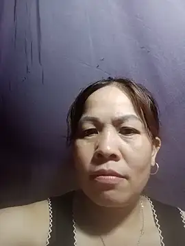 Snapshot of -Luni- chatting on May 19, 10:43 am -Luni- online show from May 19, 10:43 am