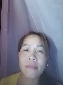 Snapshot of -Luni- chatting on May 21, 9:27 am -Luni- online show from May 21, 9:27 am