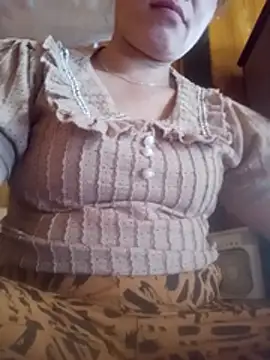 Snapshot of -Luni- chatting on June 15, 6:48 am -Luni- online show from June 15, 6:48 am