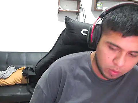 axellrz  online show from April 3, 11:41 am