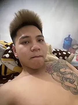 Snapshot of ahtaikk12345 chatting on April 4, 1:37 am ahtaikk12345 online show from April 4, 1:37 am